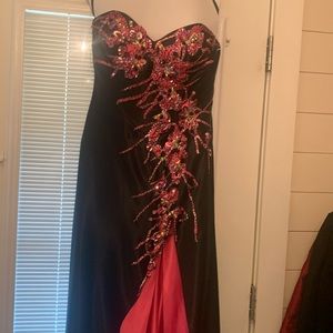 Tony Bowls strapless formal, good condition, beautiful colors and beaded front